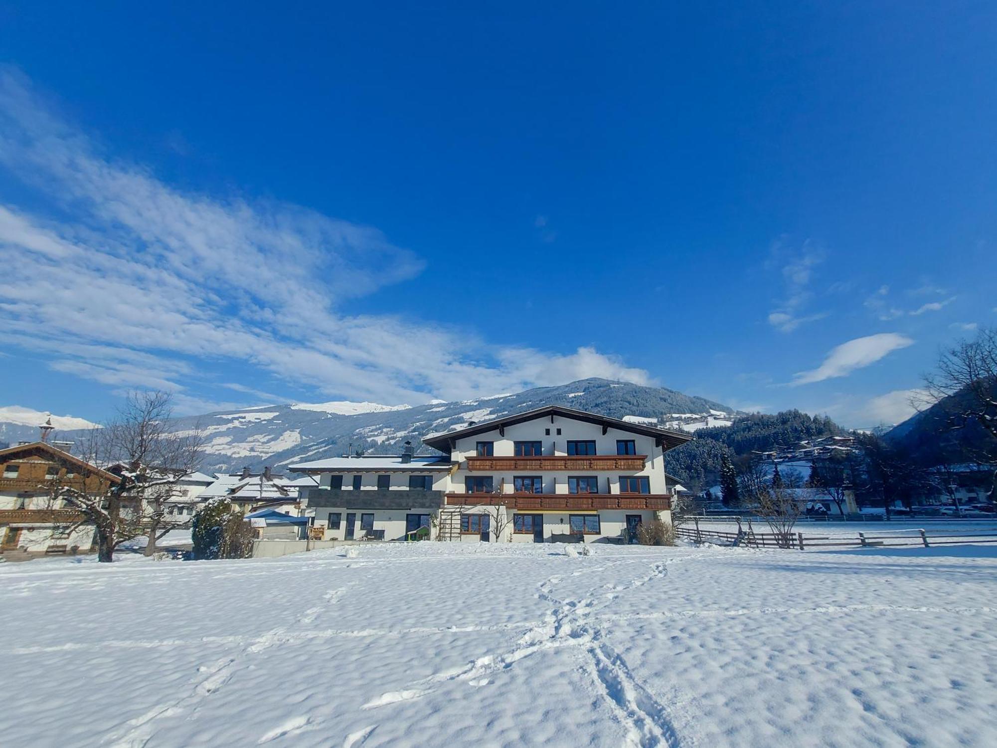 Alpenzeit Zillertal Apartments Zell am Ziller Bagian luar foto