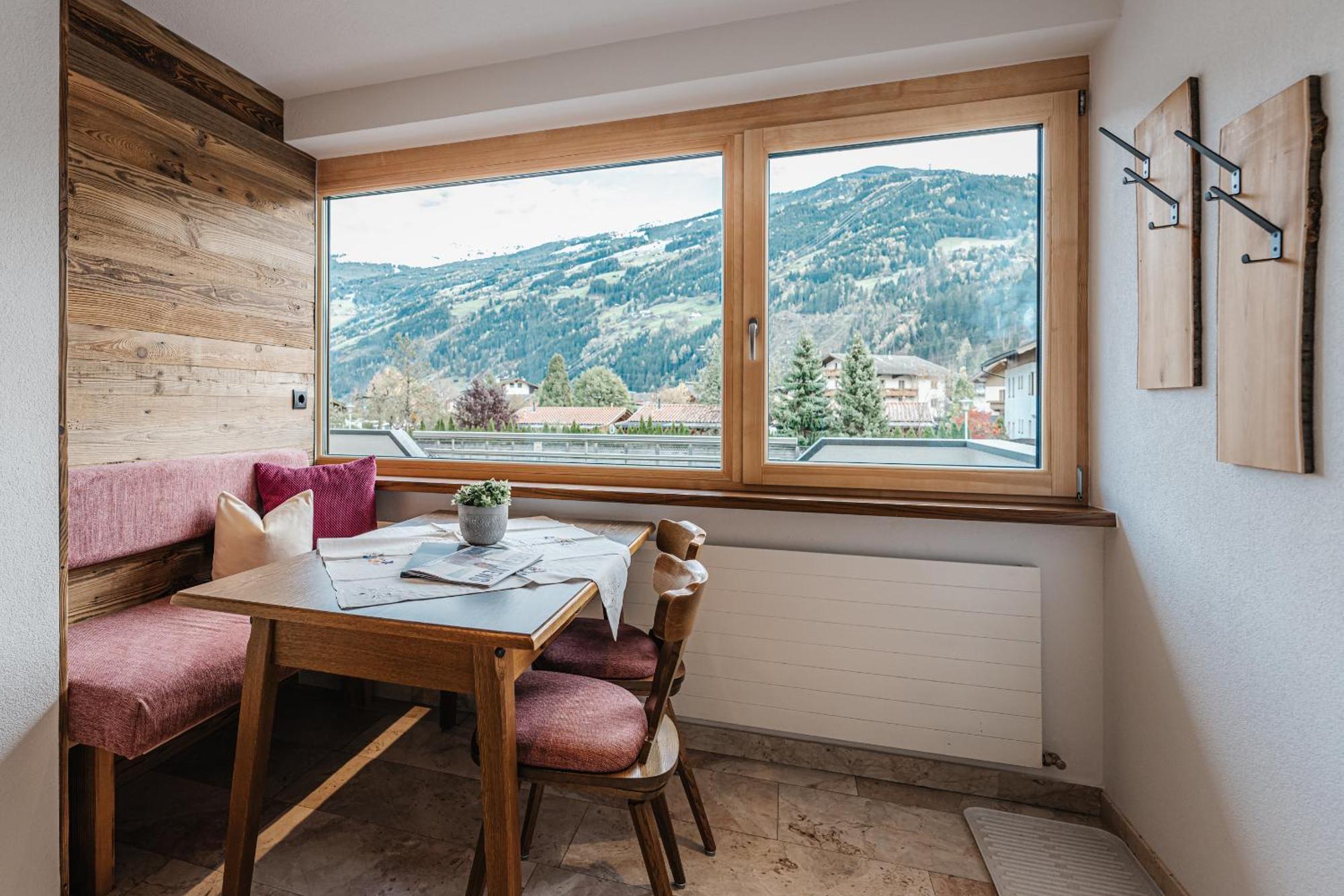 Alpenzeit Zillertal Apartments Zell am Ziller Ruang foto